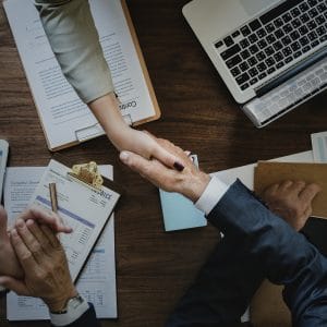 Inteligența Artificială ți-ar putea înlocui consilierul financiar, spune un profesor de la MIT; dar există un mare obstacol - poza 1