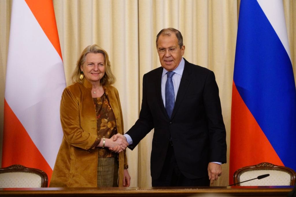 Ministrul austriac de Externe Karin Kneissl a pledat pentru menţinerea unor „legături puternice” cu Rusia, în cadrul unei întâlniri cu omologul său rus Serghei Lavrov. (http://www.mid.ru)