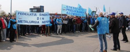 https://realitateadeolt.net/angajatii-alro-protest-impotriva-conducerii-voi-imbuibati-noi-sacrificati-foto/