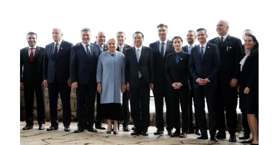 Fotografie de familie format 16+1 / Europa Centrală și de Est – R. P. Chineză