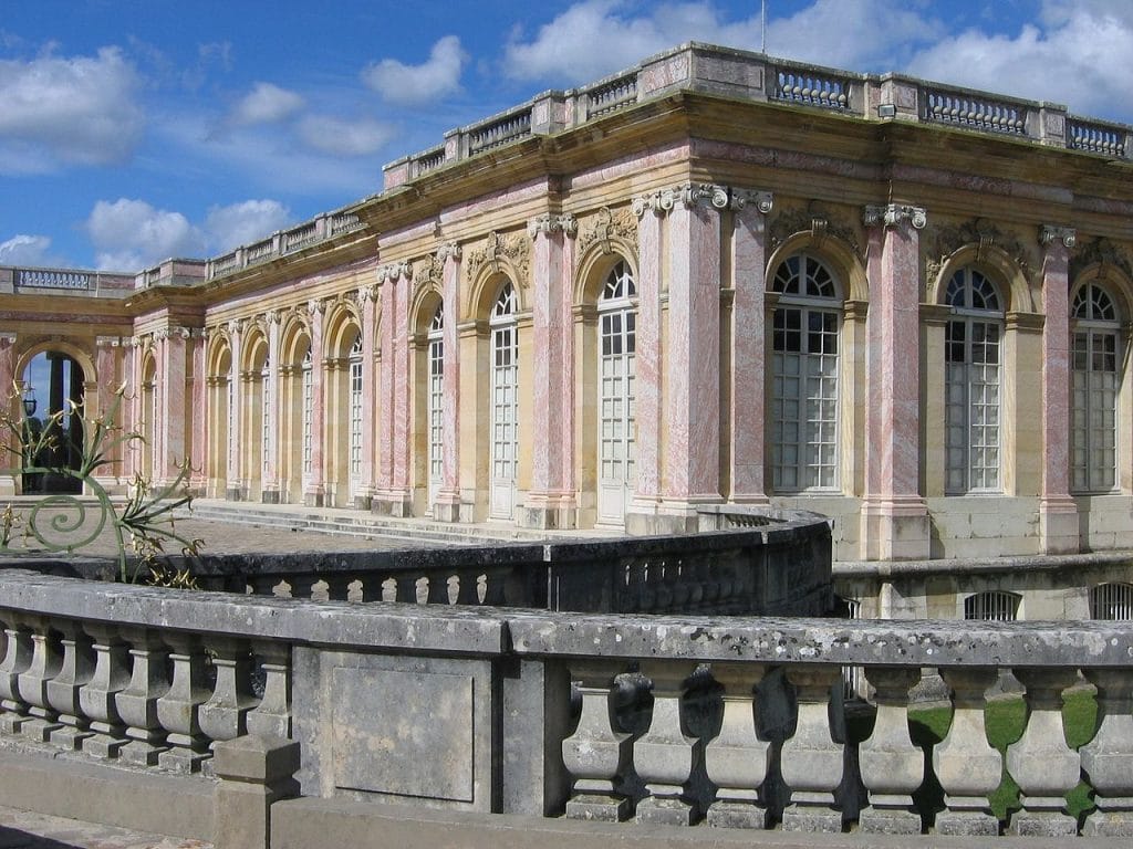 Palatul Chateau de Versailles Trianon, unde a fost semnat tratatul https://ro.wikipedia.org/