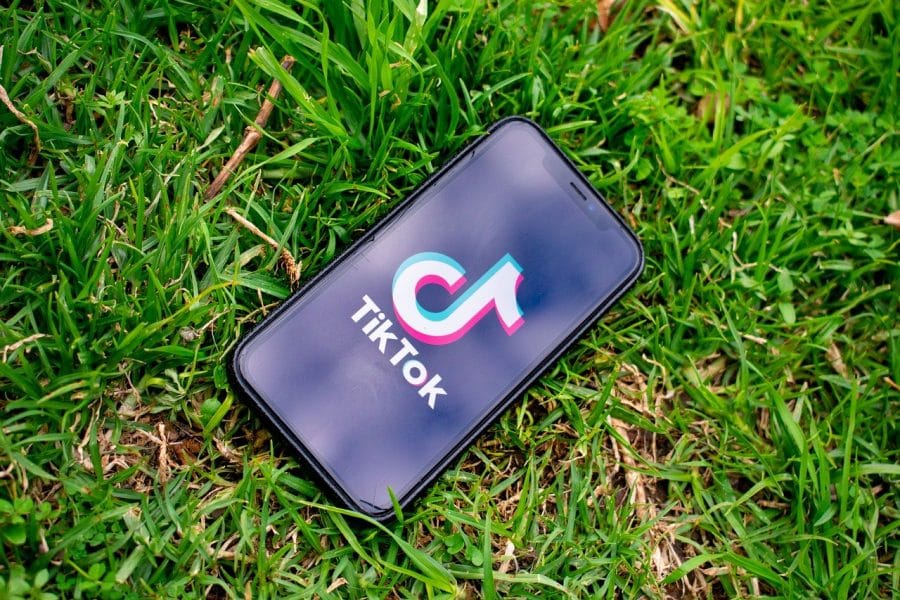 TikTok soluționează amiabil trei procese intentate de adolescenți, care susțineau că platformele social media le-au provocat dependență și depresie