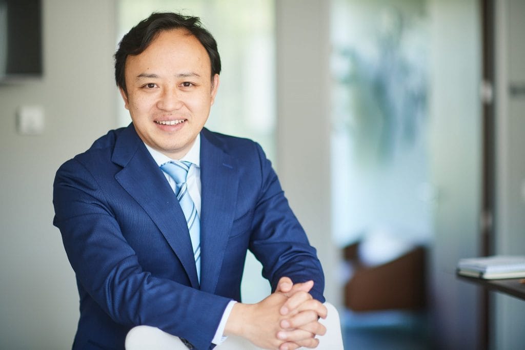 Abraham Liukang, Huawei, politizarea telecomunicatiilor