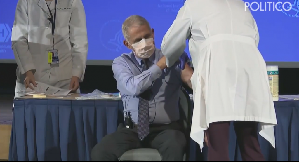 Imunologul Anthony Fauci, consilier în administraţiile Trump şi Biden, s-a vaccinat împotriva maladiei COVID-19