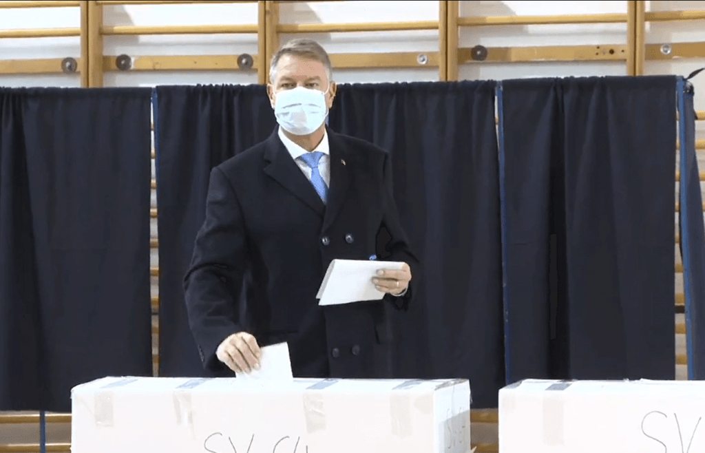 Iohannis: Dragi români, vă rog, mergeţi la vot; avem şansa de a alege un Parlament mai bun (video)