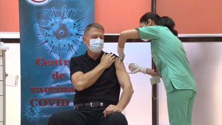 Preşedintele Iohannis s-a vaccinat anti-COVID-19
