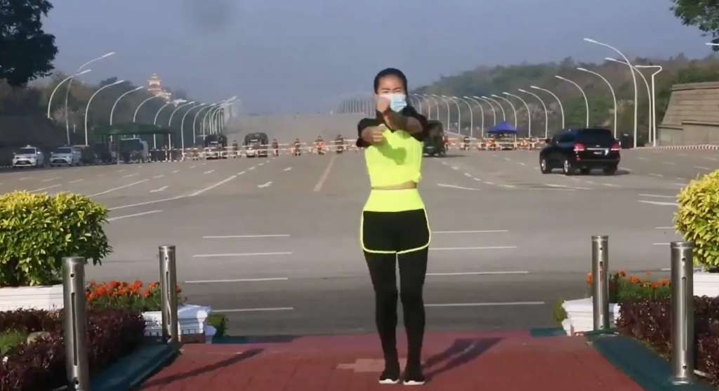 Un instructor de aerobic pare să surprindă, fără să vrea, lovitura de stat din Myanmar într-un videoclip