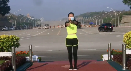 Un instructor de aerobic pare să surprindă, fără să vrea, lovitura de stat din Myanmar într-un videoclip