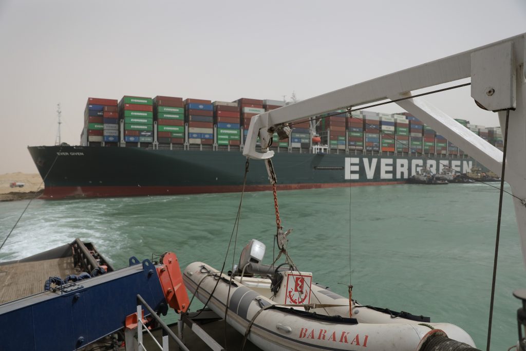canalul suez blocat nava evergreen