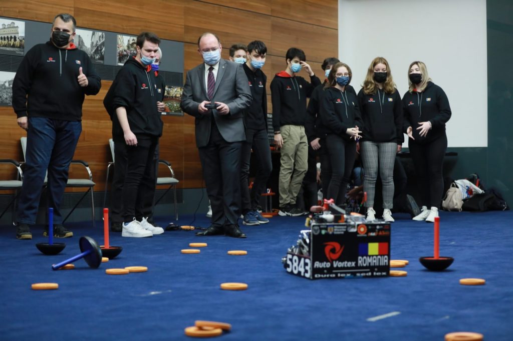 Echipa națională de robotică AutoVortex - premiului I la Campionatul Internațional de Robotică „FTC Russia 2021” (MAE)