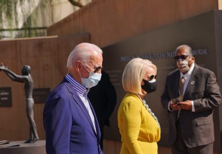 Cindy McCain si Biden