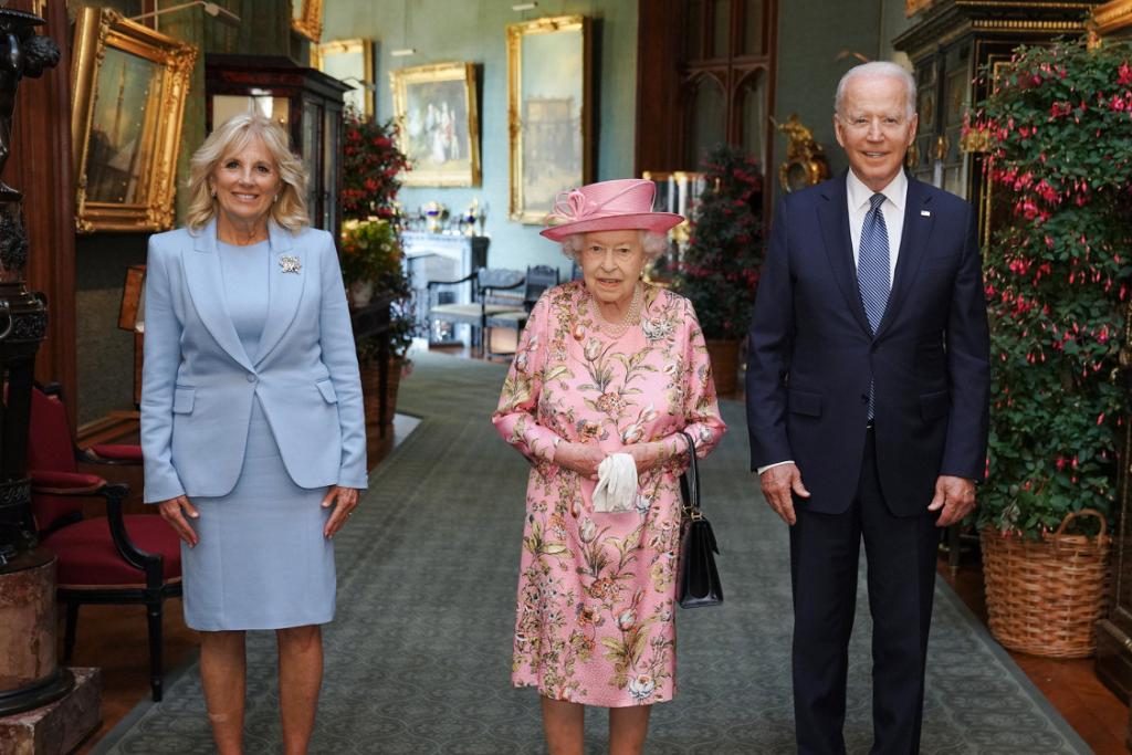 Joe Biden si regina Elisabeta