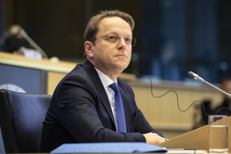 Olivér Várhelyi