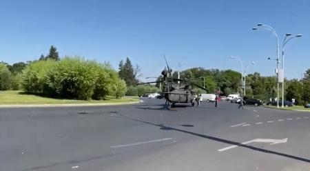 elicopter militar aterizat