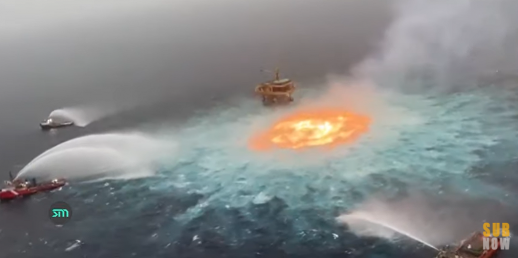 Un cerc de foc a izbucnit în apele Mexicului în urma unei scurgeri de gaz de la o conductă subacvatică a companiei petroliere Pemex - VIDEO