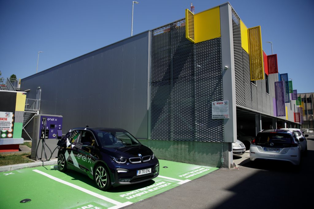Enel X și Hubject încheie un parteneriat pentru a extinde rețeau de puncte de încărcare din România