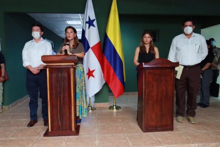 Ministrul columbian de externe, Marta Lucia Ramirez, şi omologul său din Panama, Erika Mouynes