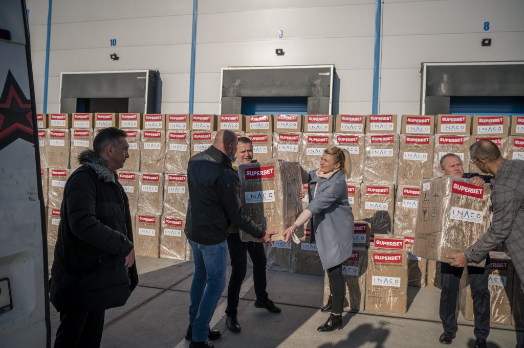 Peste 4.000 de pacienți cu COVID19 vor fi tratați cu ajutorul concentratoarelor și măștilor de oxigen donate către 67 de spitale din țară