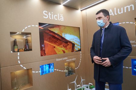 Prima stație verde, o soluție trehnologică inovatoare pentru reciclare, a fost pusă în funcțiune la hipermarketul cora Pantelimon