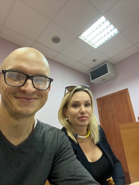 Jurnalista protestatară rusă Marina Ovsiannikova, amendată cu 30.000 de ruble (250 de euro) şi eliberată