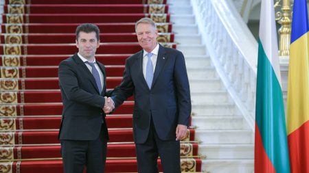 Preşedintele Iohannis a subliniat la întâlnirea cu premierul Petkov importanţa majoră a operaţionalizării rapide a interconectorului Bulgaria-Grecia
 - poza 1