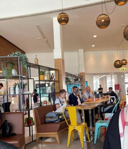 George Simion l-a urmărit pe Virgil Popescu prin aeroportul din Viena. Virgil Popescu: Campania de hărțuire la adresa mea nu mă intimidează
 - poza 1