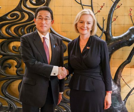Premierul britanic Liz Truss şi omologul japonez Fumio Kishida