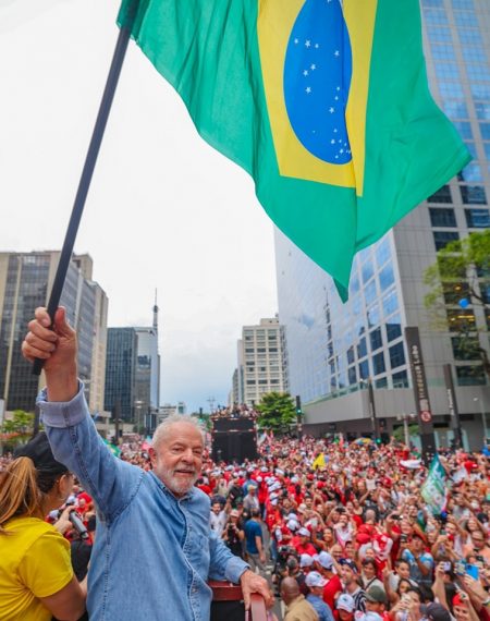 Brazilia/Alegeri: Lula declară că ţara sa, revenită pe scena internaţională, are nevoie de pace şi unitate
 - poza 1
