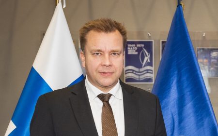 Finlanda: Guvernul numeşte un ministru interimar la Apărare pe durata concediului parental al actualului titular
 - poza 1