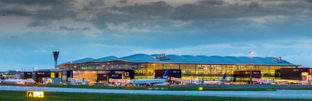 Poliţia britanică a deschis o anchetă după descoperirea unui colet suspect conţin&acirc;nd uraniu, pe aeroportul Heathrow
 - poza 1