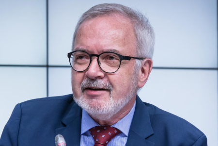 Banca Europeană de Investiţii propune un nou fond pentru a contracara subvenţiile oferite de SUA (Spiegel)
 - poza 1