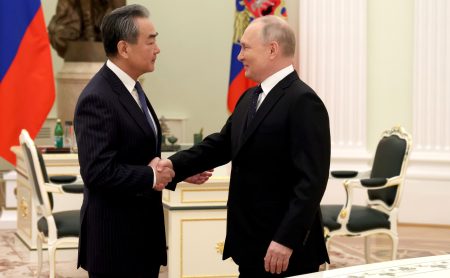 Putin a discutat cu şeful diplomaţiei chineze planul de pace pentru Ucraina propus de China
 - poza 1