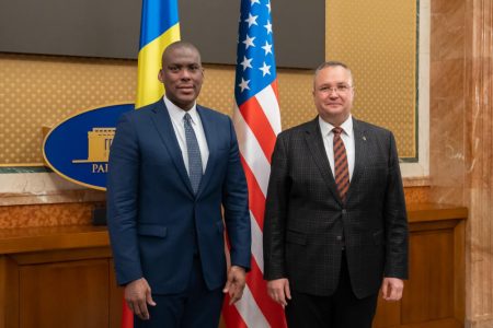 Premierul – întrevedere cu Dereck J. Hogan; partea americană a propus sprijin tehnic pentru includerea în Visa Waiver
 - poza 1