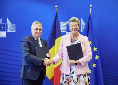 Comisia Europeană şi România vor lansa un proiect-pilot privind gestionarea migraţiei
 - poza 1