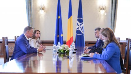 Iohannis le-a solicitat liderilor coaliţiei să prezinte, în cel mai scurt timp, concluziile negocierilor cu sindicatele
 - poza 1