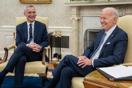 NATO: Joe Biden i-a cerut lui Jens Stoltenberg să rămână în funcţie încă un an (media norvegiene)
 - poza 1