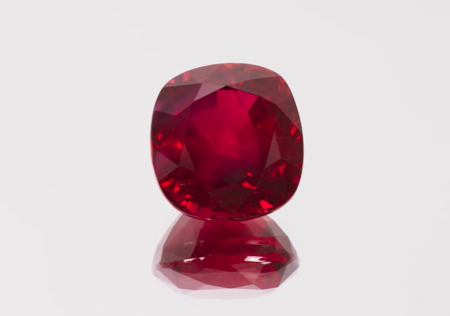 Record la licitaţie pentru un rubin uriaş: 34,8 milioane de dolari, la New York
 - poza 1