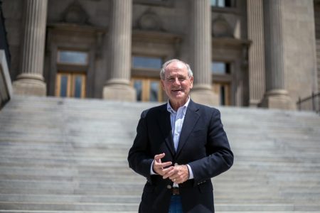 Un senator republican blochează un contract militar cu Ungaria, ca urmare a refuzului Budapestei de a ratifica aderarea Suediei la NATO
 - poza 1