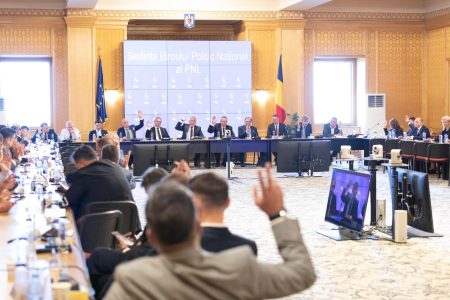 Lucian Rusu: PNL are oameni pregătiți pentru fiecare minister în parte. România trebuie să aibă un Guvern care îşi asumă cu toată responsabilitatea faptul că avem nevoie de reforme, creștere economică și mai ales de fondurile din PNRR
 - poza 1