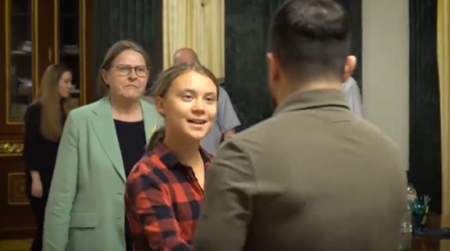 Greta Thunberg şi Volodimir Zelenski au discutat despre distrugerile cauzate de războiul din Ucraina asupra mediului
 - poza 1