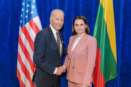 SUA: Joe Biden s-a întâlnit la Vilnius cu lidera opoziţiei din Belarus, Svetlana Tihanovskaia
 - poza 1