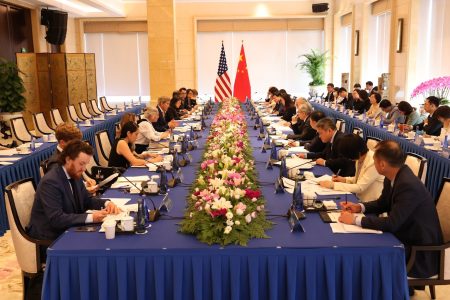 Emisarul SUA, primit la Beijing de şeful diplomaţiei chineze pentru convorbiri privind schimbările climatice
 - poza 1