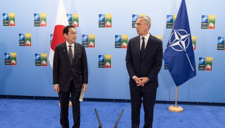 Japonia şi NATO convin asupra unui nou program de parteneriat
 - poza 1