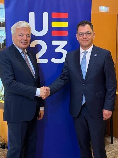 Ministrul Economiei a discutat cu comisarul european responsabil pentru protecţia consumatorului despre problemele Wizz Air
 - poza 1