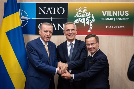 Stoltenberg: Ne aflăm &icirc;ntr-un moment istoric, &icirc;naintea unui summit care va fi istoric
 - poza 1