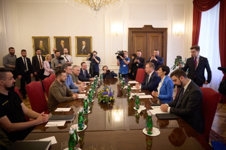 Volodimir Zelenski a ajuns la Bratislava, înainte de Istanbul
 - poza 1