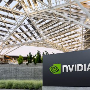 Nvidia investeşte miliarde de dolari în fotonică, pentru a elimina unul dintre marile obstacole ale inteligenţei artificiale - poza 1