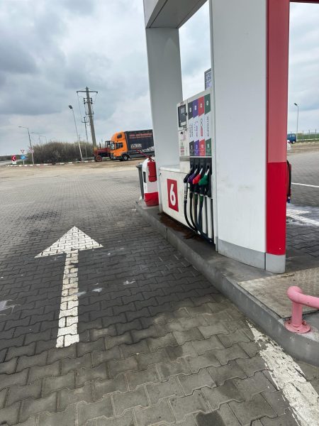 Proprietarii de benzinării Lukoil din SUA sunt afectaţi de incertitudine din cauza sancţiunilor impuse Rusiei - poza 1