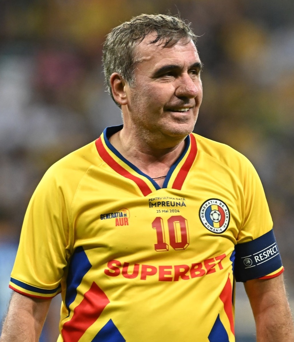 Pre edintele Interimar Al Rom niei Ilie Bolojan l Decoreaz Pe Pre edintele Interimar Al Rom niei Ilie Bolojan l Decoreaz Pe