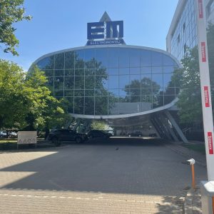 Grup EM anunță că nu întrunește criteriul de free-float necesar pentru admiterea la tranzacționare, însă intenționează să realizeze o nouă majorare de capital social în următoarele 12 luni; compania anunță intenția de listare pe piața AeRO; UPDATE: Compania va solicita admiterea la tranzacționare acum, în baza unui angajament - poza 1